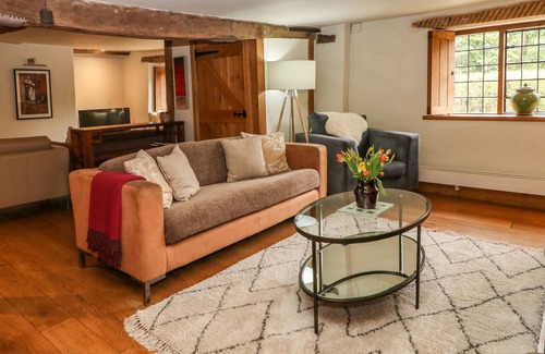 Castle Combe Cottage | CASTLE COMBE COTTAGE, pet friendly, character holiday cottage in Bath