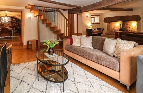 Castle Combe Cottage | CASTLE COMBE COTTAGE, pet friendly, character holiday cottage in Bath