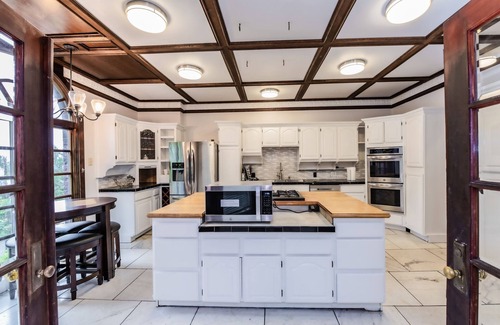 Southwest Hills House | Castle Estate in SW Portland with hot tubs, minutes from downtown Portland.