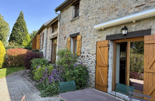 Saint-Martin-du-Puy Cottage | Castle Heights