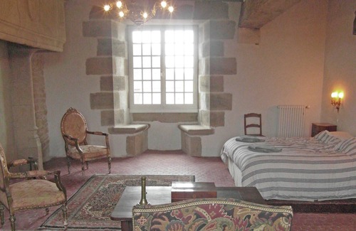 Le Veurdre Other | Castle in Le Veurdre near Forest and River