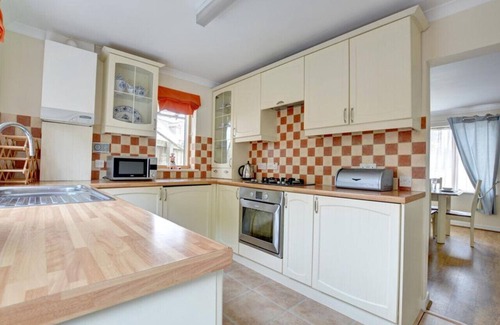 Pembroke House | Castle Keep View - Three Bedroom House, Sleeps 6