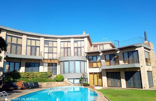 Nea Propontida Villa | Castle on the edge of the sea