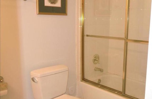 Mid Beach House | Castle PH12 Spacious Bay View Penthouse, Pool, Tennis, Free Parking