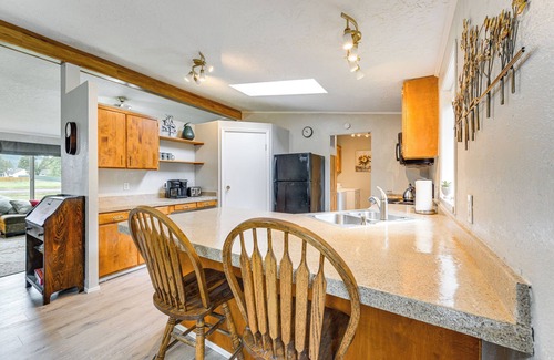 Castle Rock House | Castle Rock Home Near Cowlitz River, Dogs Welcome!