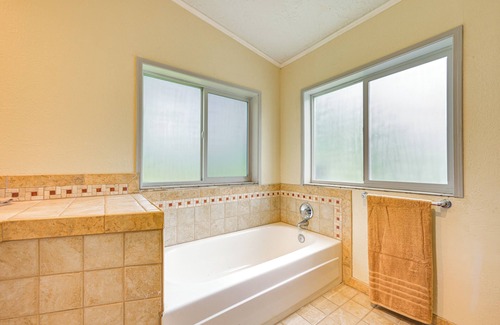 Castle Rock House | Castle Rock Home Near Cowlitz River, Dogs Welcome!