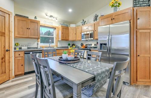 Arkdale House | Castle Rock Lake Cabin Water and Trail Access!
