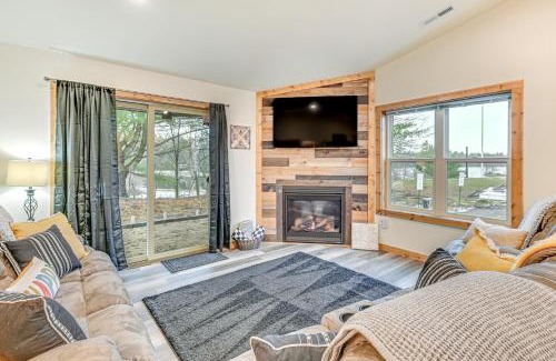 Arkdale House | Castle Rock Lake Cabin Water and Trail Access!