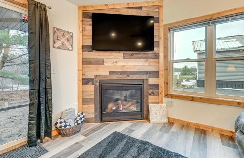 Arkdale House | Castle Rock Lake Cabin Water and Trail Access!