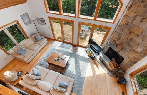 Nellysford House | Castle Snow with Wintergreen Advantage