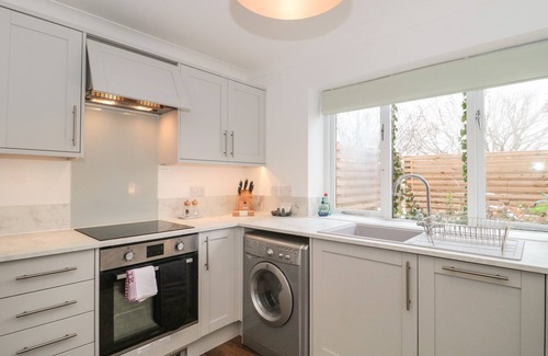 Isle of Purbeck Cottage | CASTLE VIEW ANNEX, pet friendly, with a garden in Corfe Castle