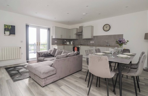 Scarborough Cottage | CASTLE VIEW, pet friendly, with hot tub in Scarborough