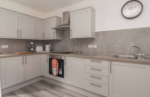 Scarborough Cottage | CASTLE VIEW, pet friendly, with hot tub in Scarborough