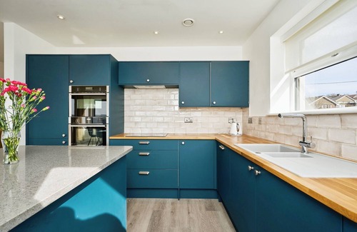 Newport East Cottage | Castle View - sleeps 8 guests in 4 bedrooms