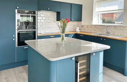 Newport East Cottage | Castle View - sleeps 8 guests in 4 bedrooms