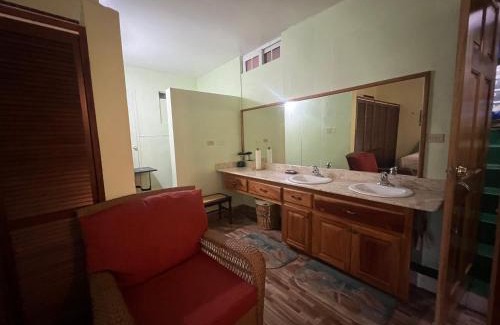 Mango Walk Bed & Breakfast | Castlevue B&B