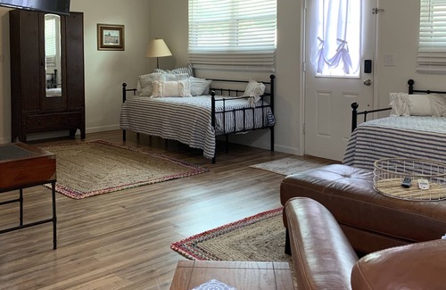 Castroville Apartment | Castroville, Little Alsace of Texas, cozy backhouse! 20 minutes to theme parks