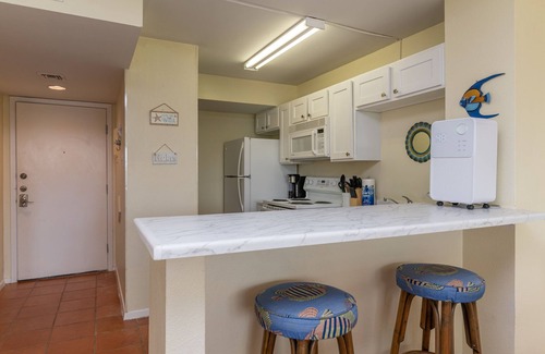 South Padre Island Condo | Casual condo close to beach w/pool & grills!