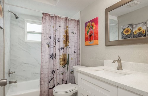 Embassy Hills House | Catalina Cottage Pool Home Close To Beaches