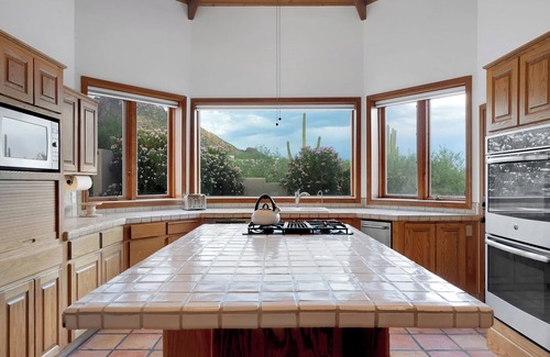 The Foothills House | Catalina Dreamin' Luxe Foothills Oasis w/Pool!