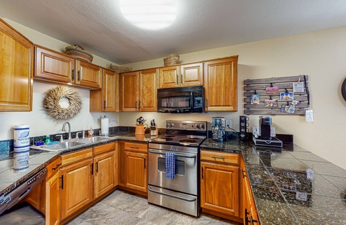 Tucson Condo | Catalina Foothills Condo with Free WiFi, Pools, Hot Tubs, Hiking, Golf & Tennis