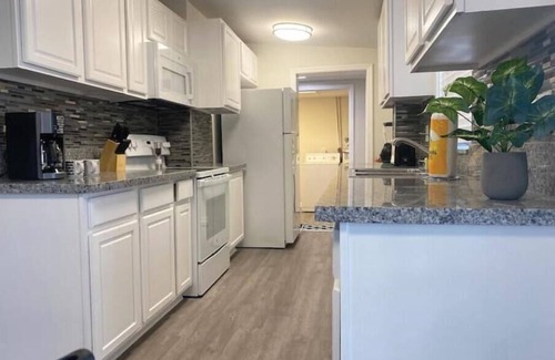 Palm Beach Gardens House | CATALINA RETREAT★ 4. NEAR BEACHES/PGA/DOWNTOWN/ROGER DEAN/HOT TUB