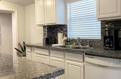 Palm Beach Gardens House | CATALINA RETREAT★ 4. NEAR BEACHES/PGA/DOWNTOWN/ROGER DEAN/HOT TUB