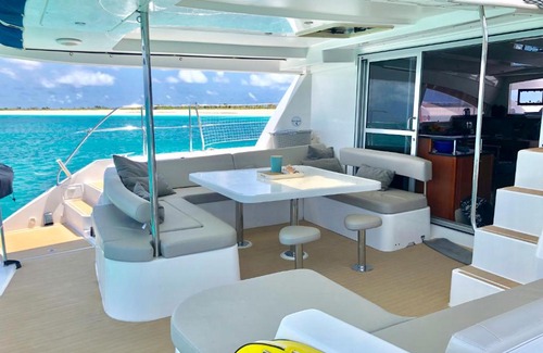 Bora Bora Boat Rental | Catamaran Hello World