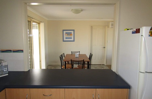 Para Wurlie House | Catch N Relax - Off Peak Special!