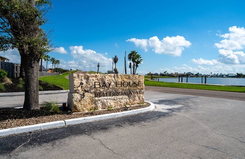 Harbor Oaks Condo | Catch-n-Relax | Serene Views + Pool Access