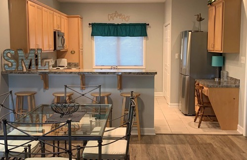 Huddleston Condo | CATCHING RAEs on Quiet Cove