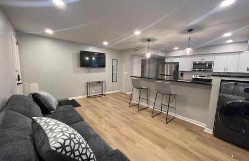Joslyn Castle Apartment | Cathedral 7-New & Modern near UNMC