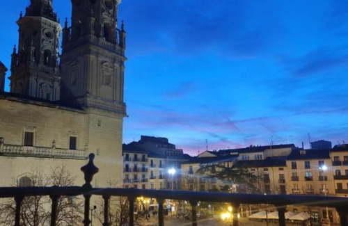 Logrono Historic Centre Apartment | Cathedral Suite Home