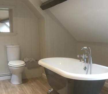 Salisbury Apartment | Catherine Street Apartments