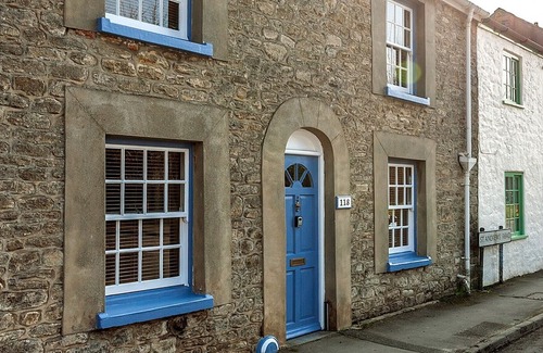 Bridport House | Cato Cottage - Three Bedroom House, Sleeps 6