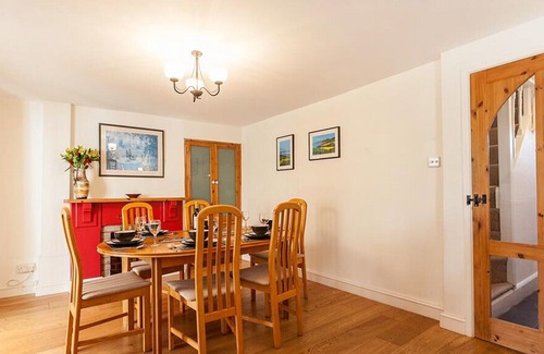 Bridport House | Cato Cottage - Three Bedroom House, Sleeps 6