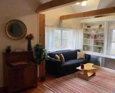 Shandaken House | Catskills Cabin with Hot Tub near Skiing