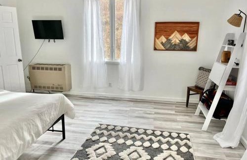 Mount Tremper House | Catskills Hideaway Minutes from Hiking