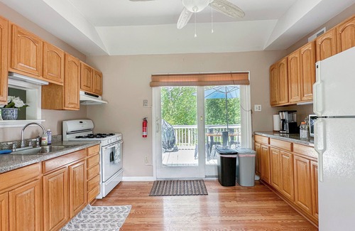 Lake Katrine House | Catskills River Retreat: Large Waterfront 4BR Home Sleeps 11 Guests