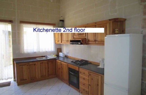 Gharb Villa | Cauchi corner house with roof top pool airconditioned!