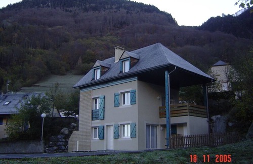 Cauterets Ski Chalet | Cauterets Chalet sleeps 4, 2 bedrooms close to center and ski lifts