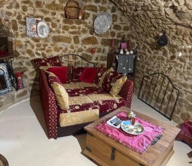 Saint-Michel-de-Chabrillanoux Apartment | Cave SERAPHIE