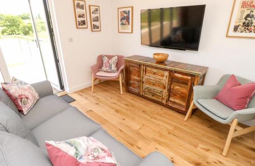 Nettlestone House | Cava