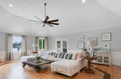 Portsmouth House | Cavalier Manor on Crystal Lake