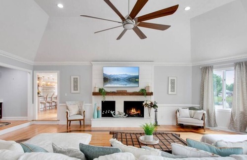 Portsmouth House | Cavalier Manor on Crystal Lake