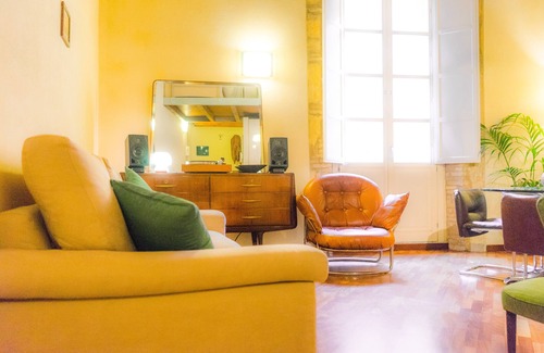 Historic Castle District Apartment | CAVALLERS - High ceilings vintage flat in the Castello quarter - IUN P1306