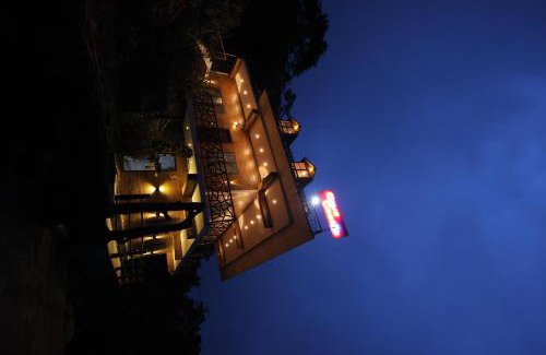 Elappara Bed & Breakfast | Cave Castle by Bestinn Leisure Panchalimedu