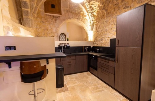 Auxerre Apartment | Cave et Spa Privatif by Xela