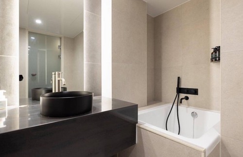 Dongseon-dong Hotel | Cave Ryokan Hotel by Aank Sungshin Univ.