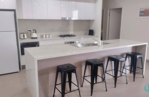 Caves Beach Apartment | Caves Beach Retreat - close to beach and shops